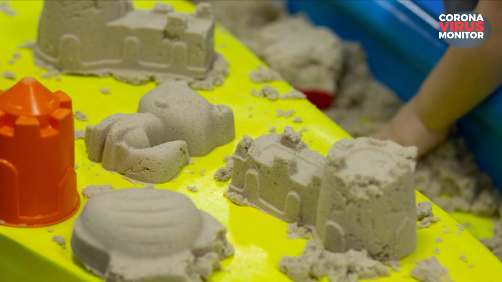 kinetic sand crafts