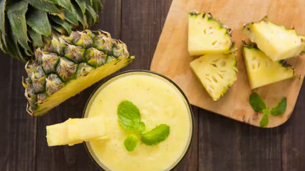 DIY Detox Tonics: Pineapple and Parsley Smoothie